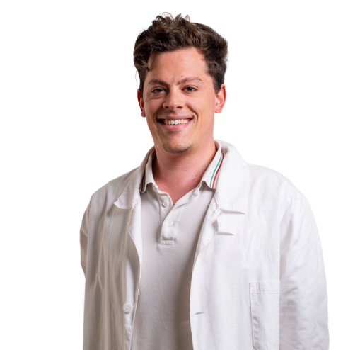 Dott. Stefano Passoni, biologo nutrizionista, in camice bianco